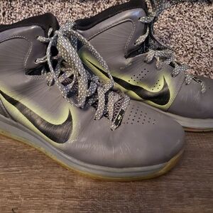 HyperDunk Nike Gray and Black High-Top Sneakers